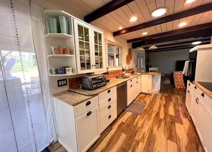 Saguaro Family Oasis - Pool, Hot Tub, Privacy Acre Holiday home Tucson