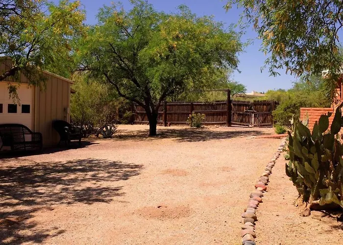Saguaro Family Oasis - Pool, Hot Tub, Privacy Acre Holiday home Tucson