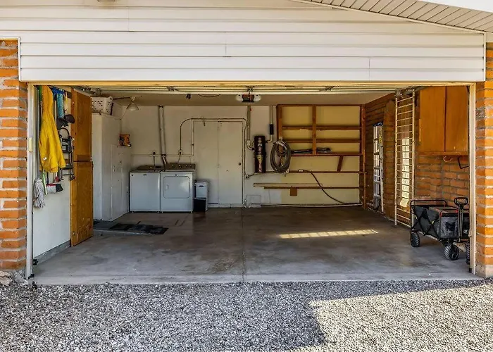 Saguaro Family Oasis - Pool, Hot Tub, Privacy Acre Holiday home