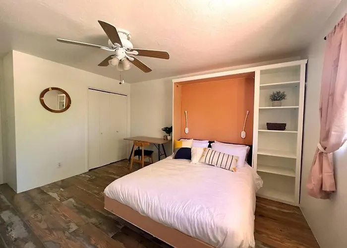 Saguaro Family Oasis - Pool, Hot Tub, Privacy Acre Holiday home Tucson