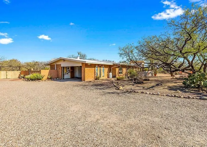 Saguaro Family Oasis - Pool, Hot Tub, Privacy Acre Tucson